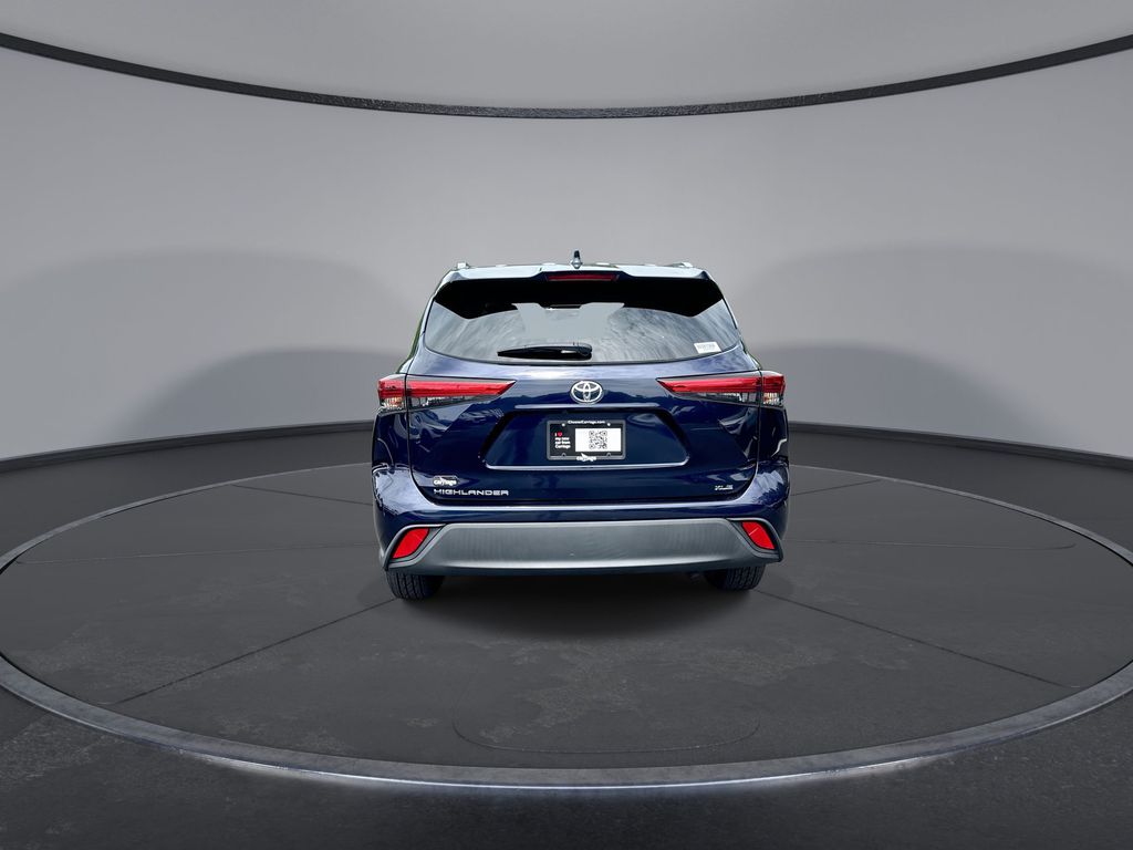 Vehicle image 7 of 28