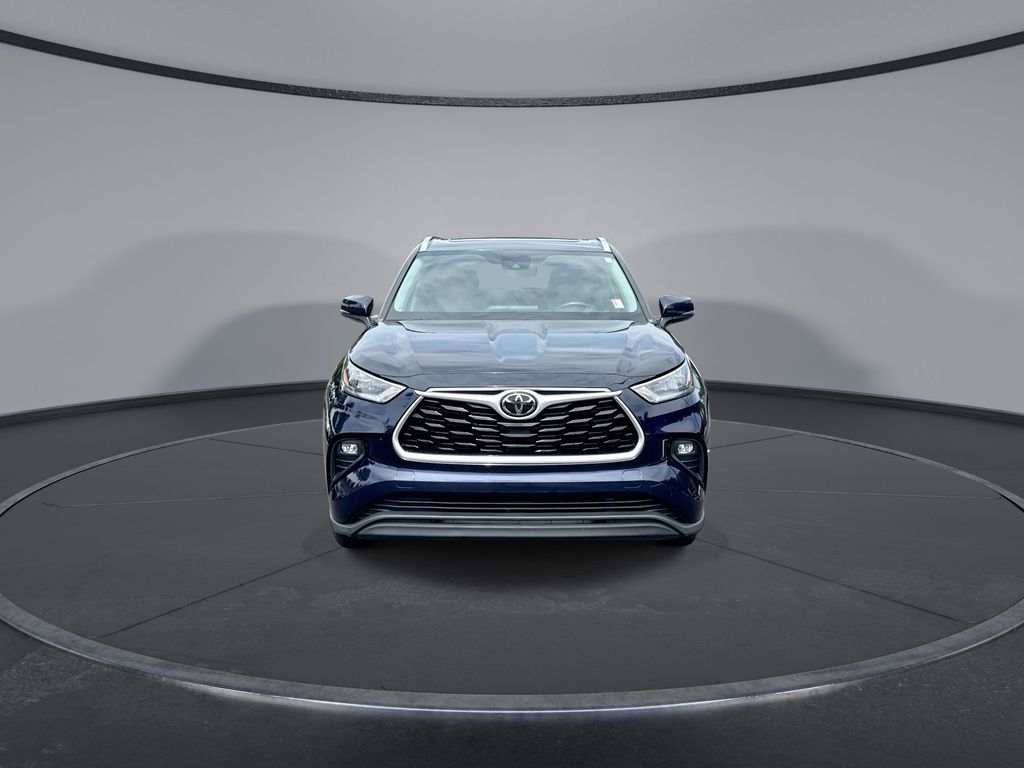 Vehicle image 3 of 28