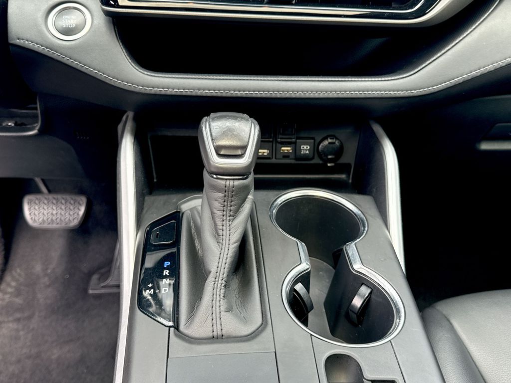 Vehicle image 20 of 28