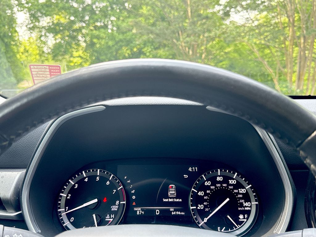 Vehicle image 15 of 28