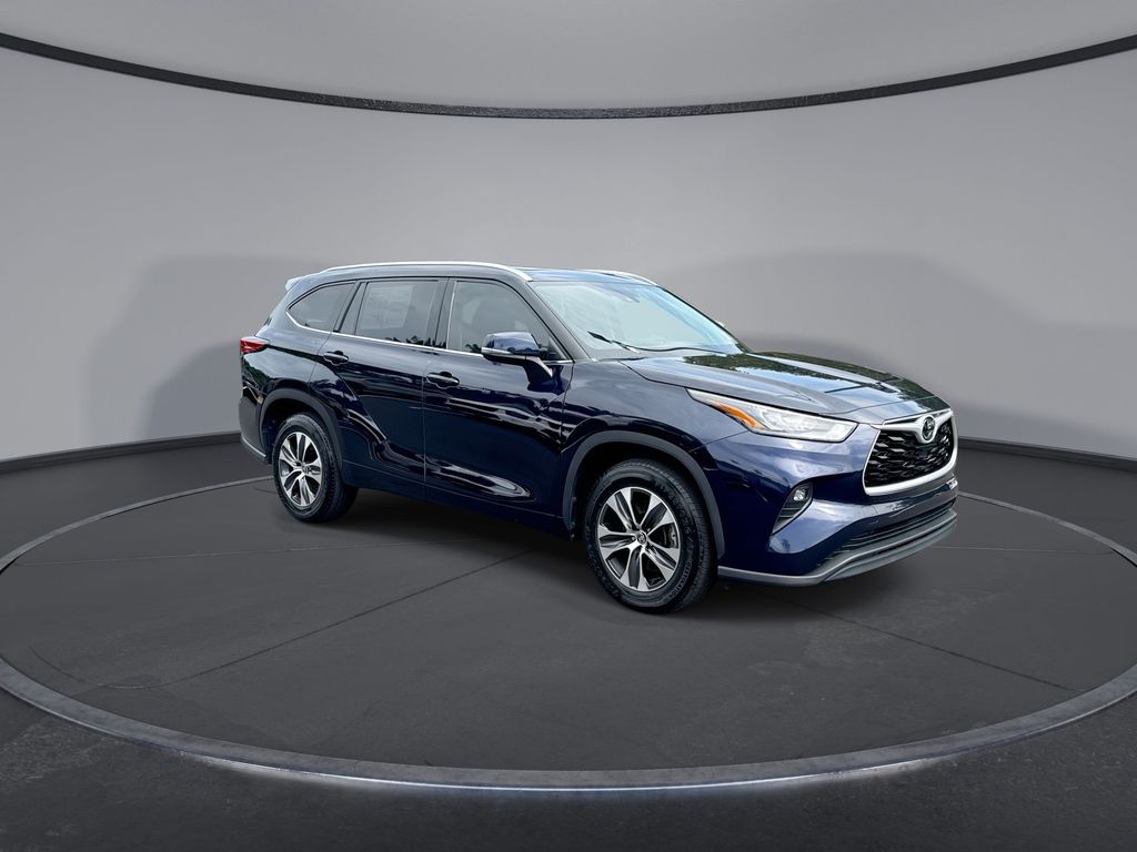 Vehicle image 4 of 28
