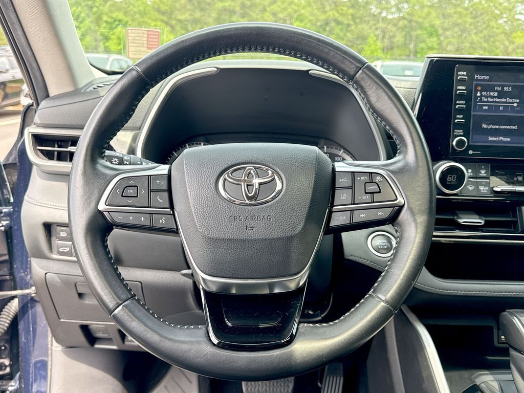 Vehicle image 14 of 28