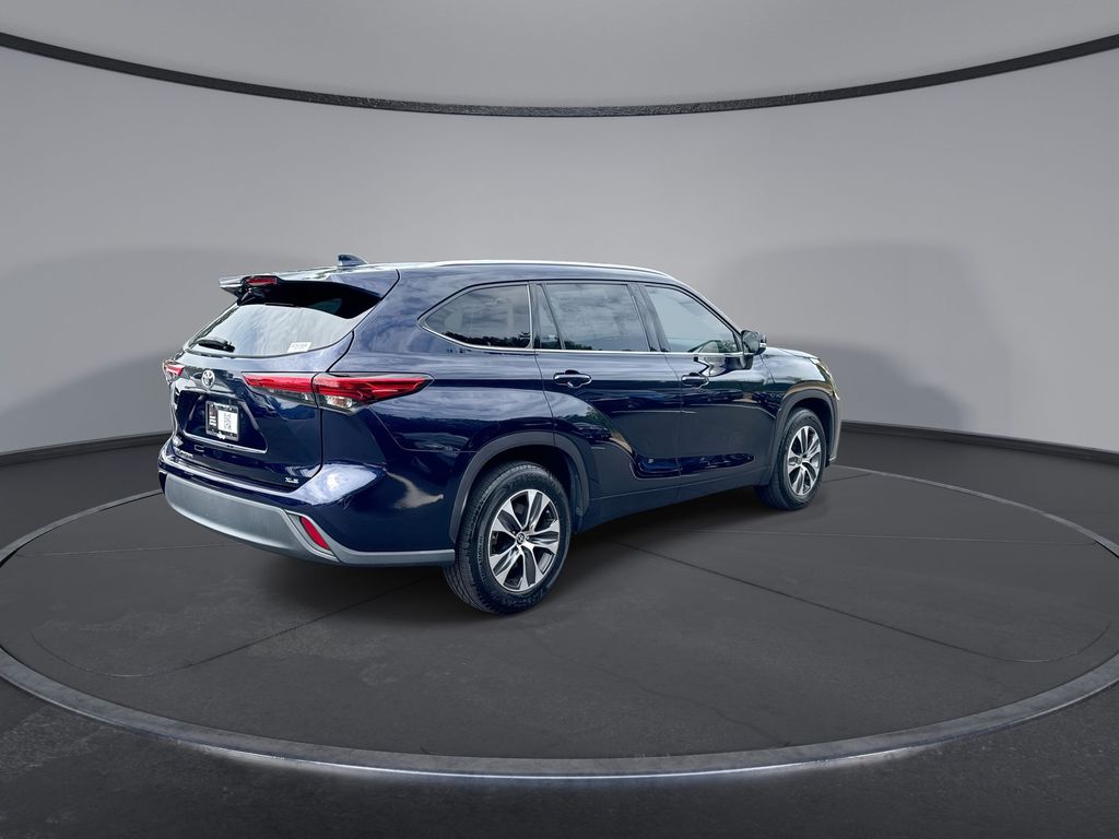 Vehicle image 6 of 28
