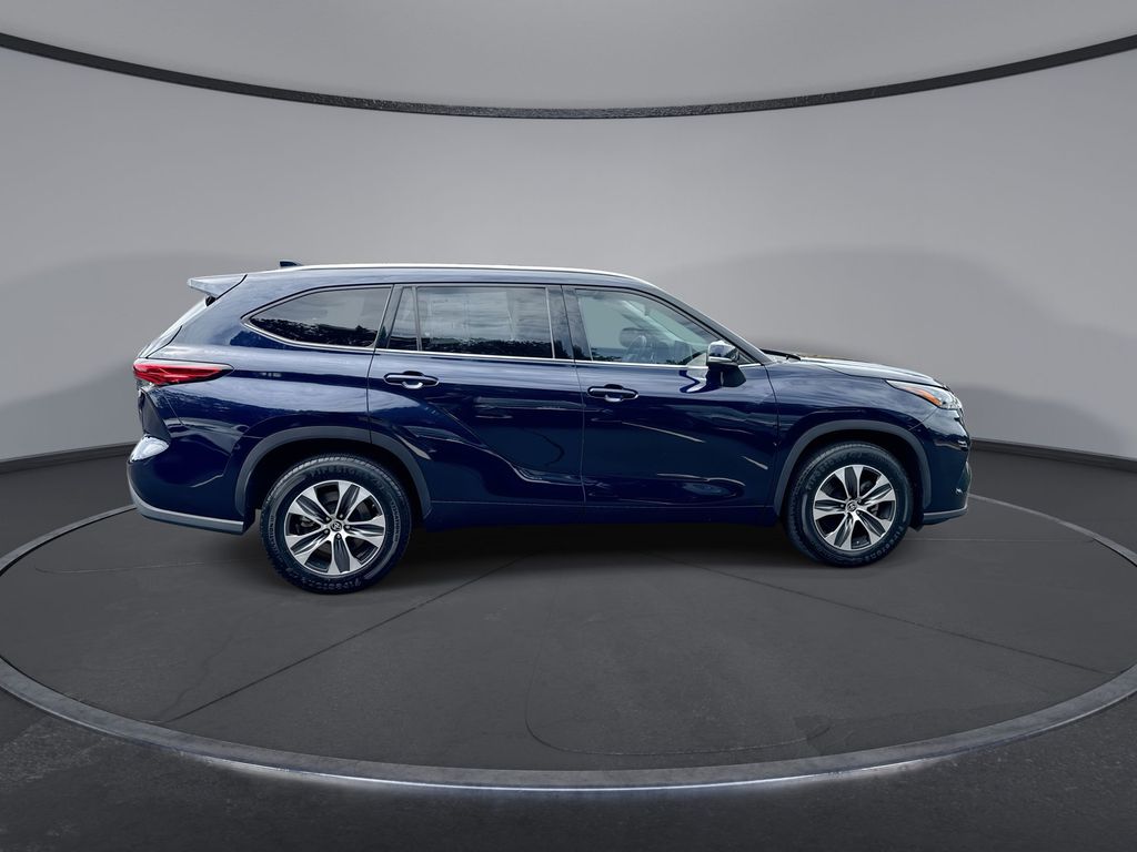 Vehicle image 5 of 28
