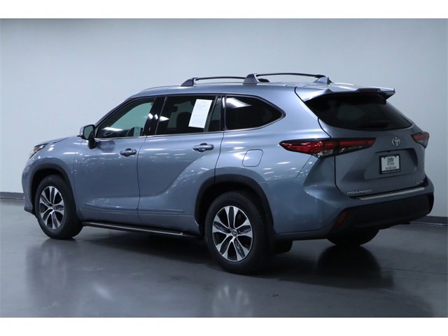 Vehicle image 10 of 31