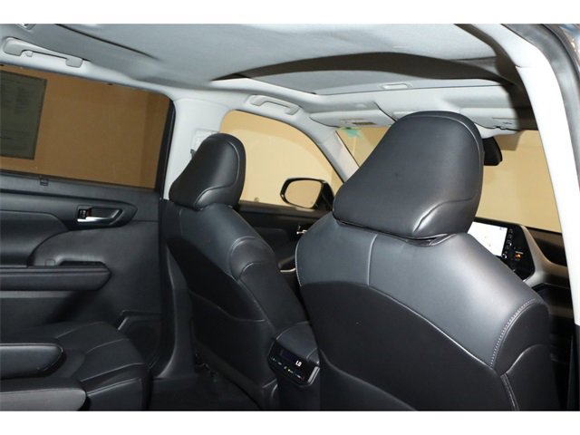 Vehicle image 24 of 31