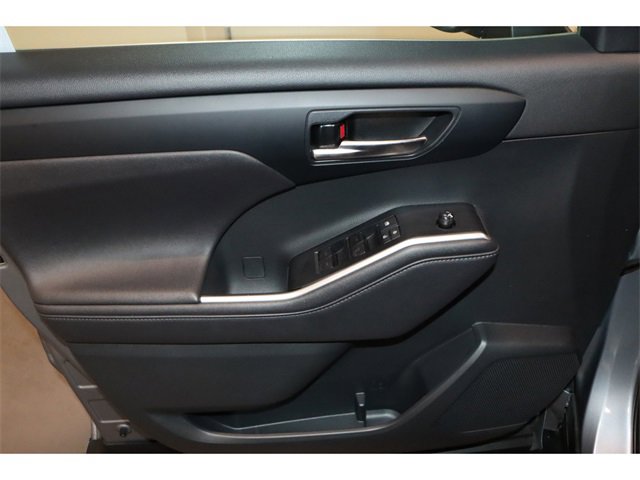 Vehicle image 22 of 31
