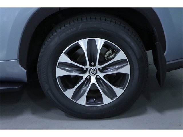 Vehicle image 13 of 31