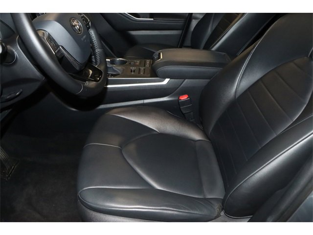 Vehicle image 20 of 31