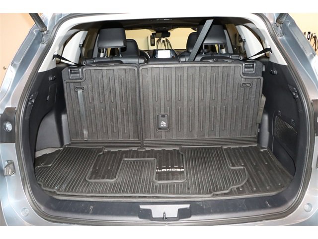 Vehicle image 23 of 31