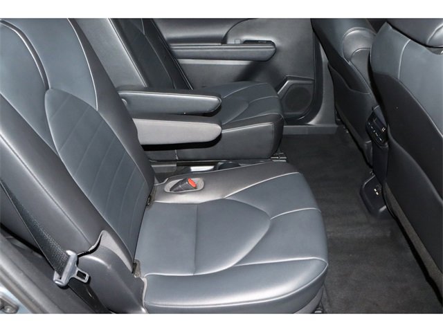 Vehicle image 25 of 31