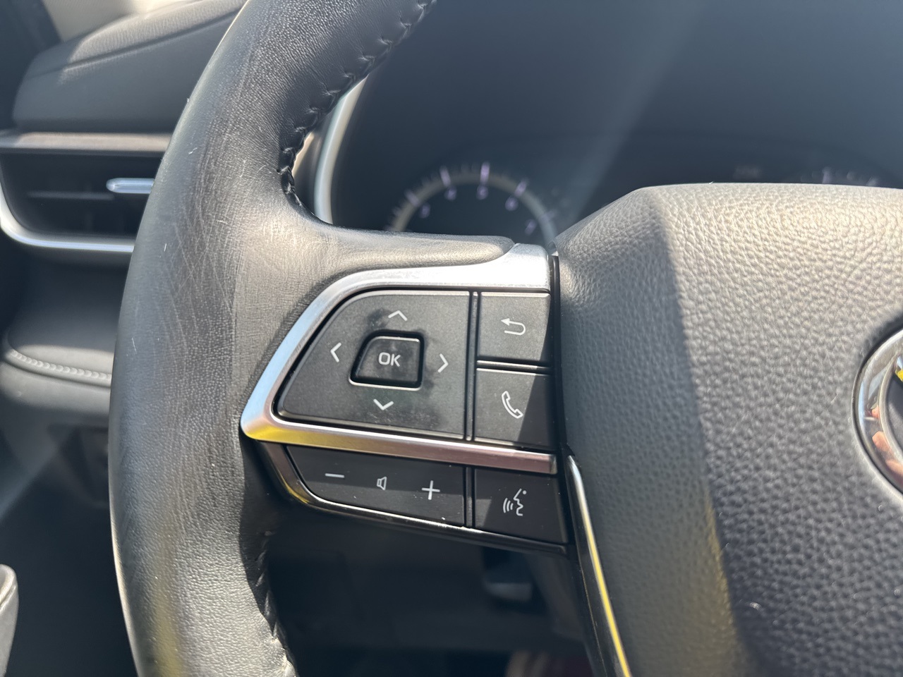 Vehicle image 15 of 17