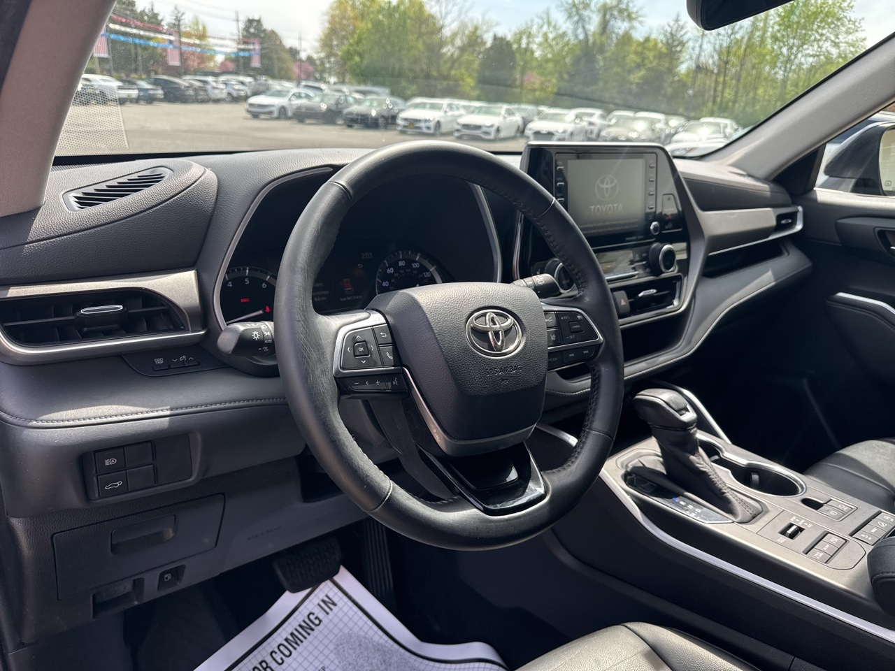Vehicle image 7 of 17