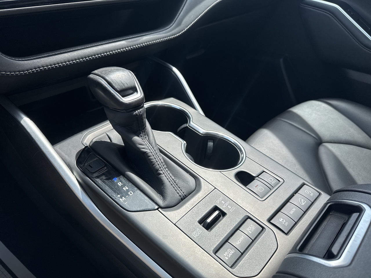 Vehicle image 12 of 17