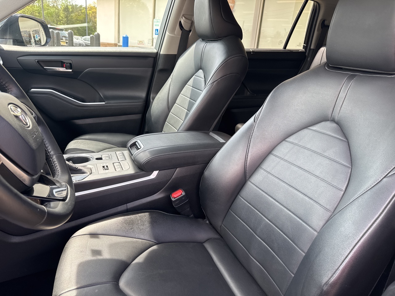 Vehicle image 8 of 17