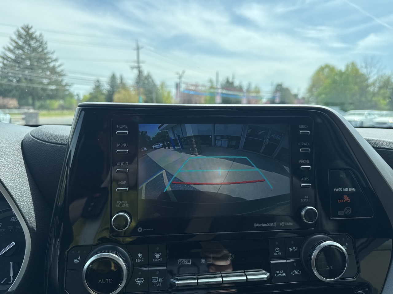Vehicle image 14 of 17