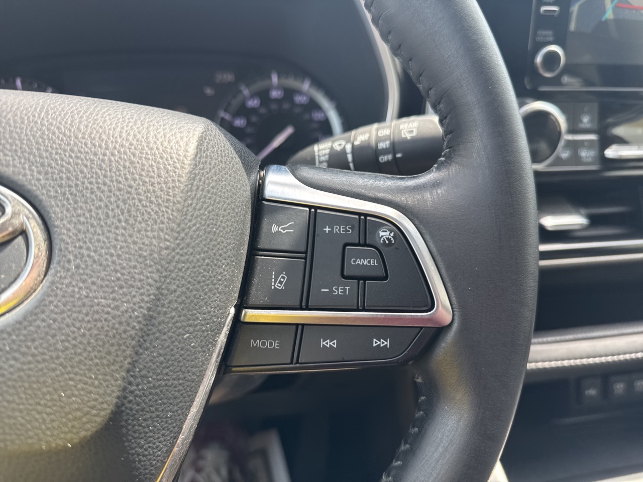 Vehicle image 16 of 17