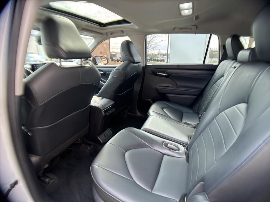 Vehicle image 12 of 30