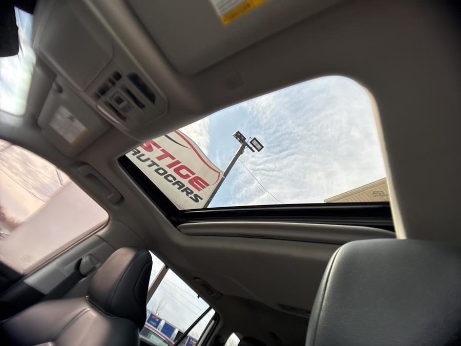 Vehicle image 28 of 30