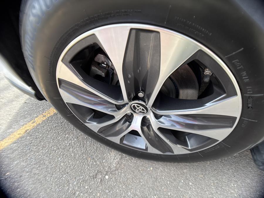 Vehicle image 10 of 30
