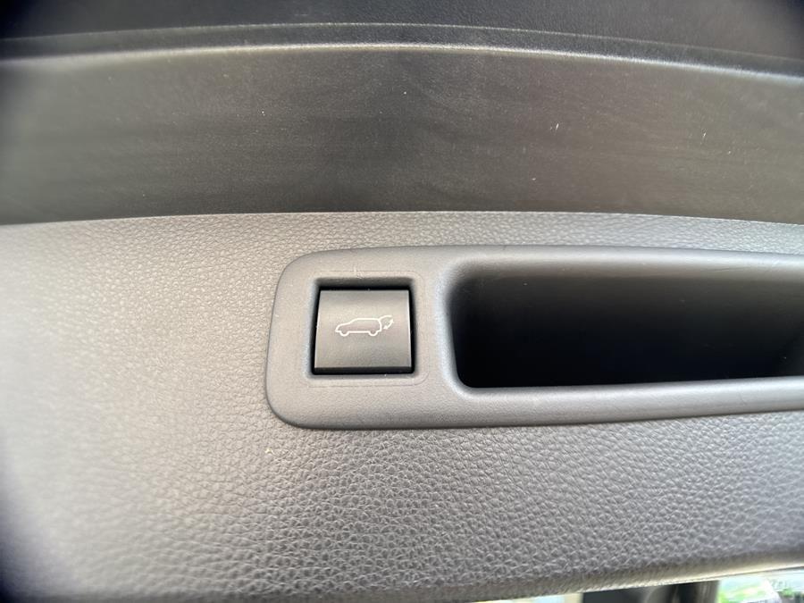 Vehicle image 21 of 30