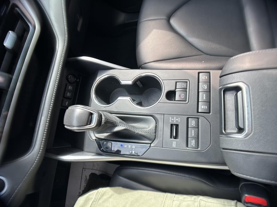 Vehicle image 19 of 30