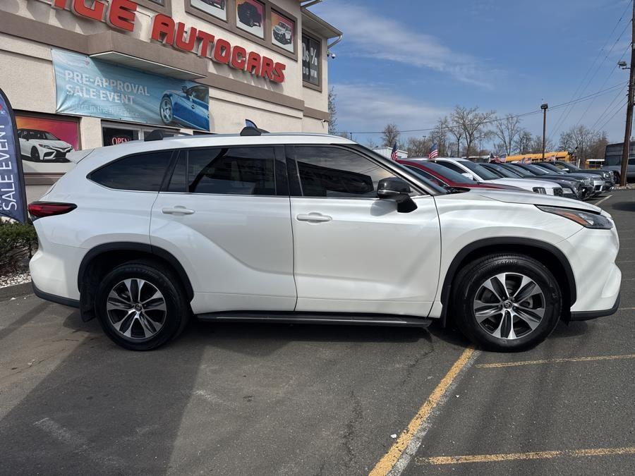 Vehicle image 4 of 30