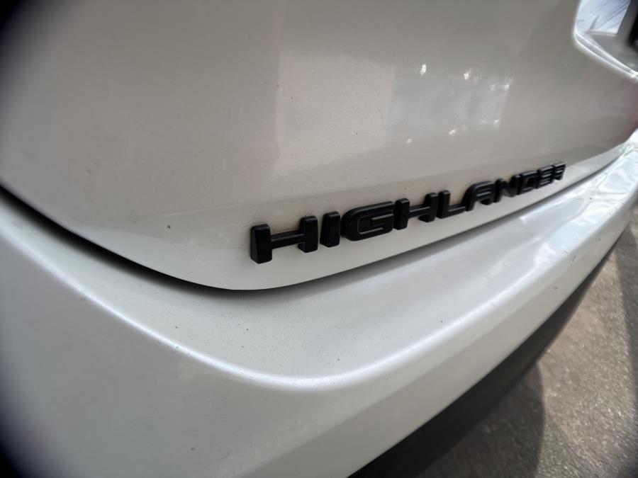 Vehicle image 27 of 30