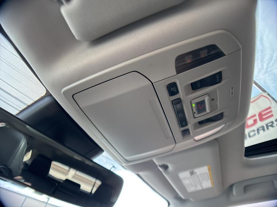 Vehicle image 23 of 30
