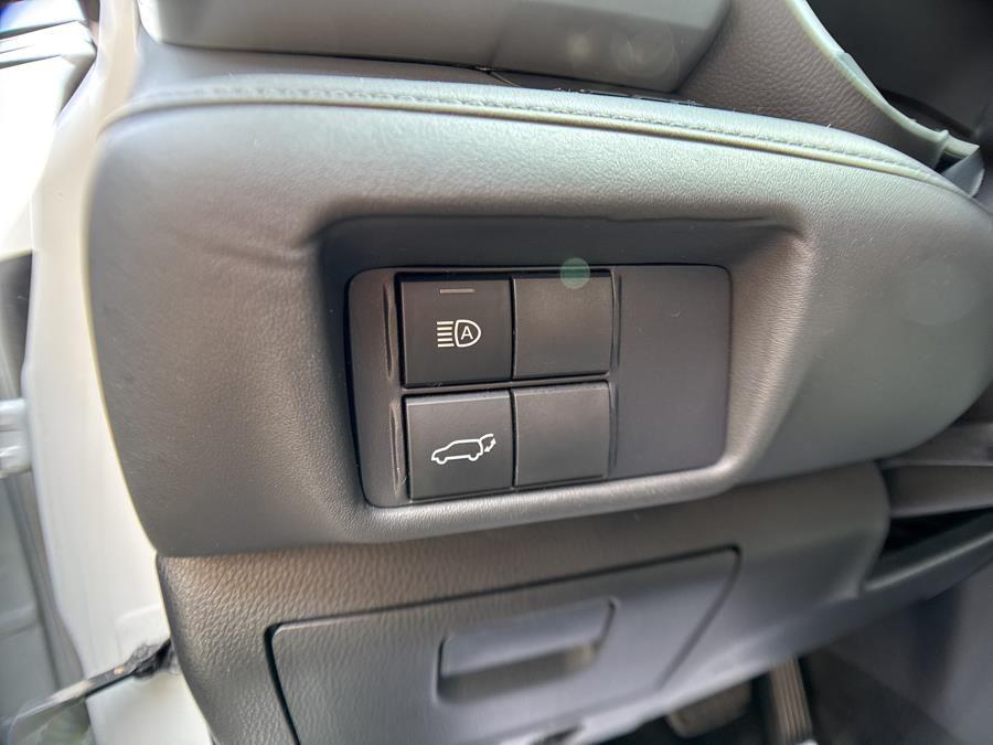 Vehicle image 26 of 30