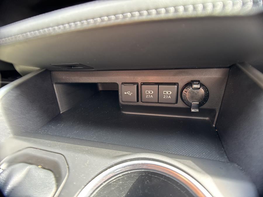 Vehicle image 24 of 30