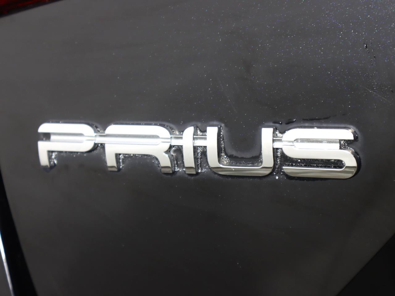 Vehicle image 33 of 41