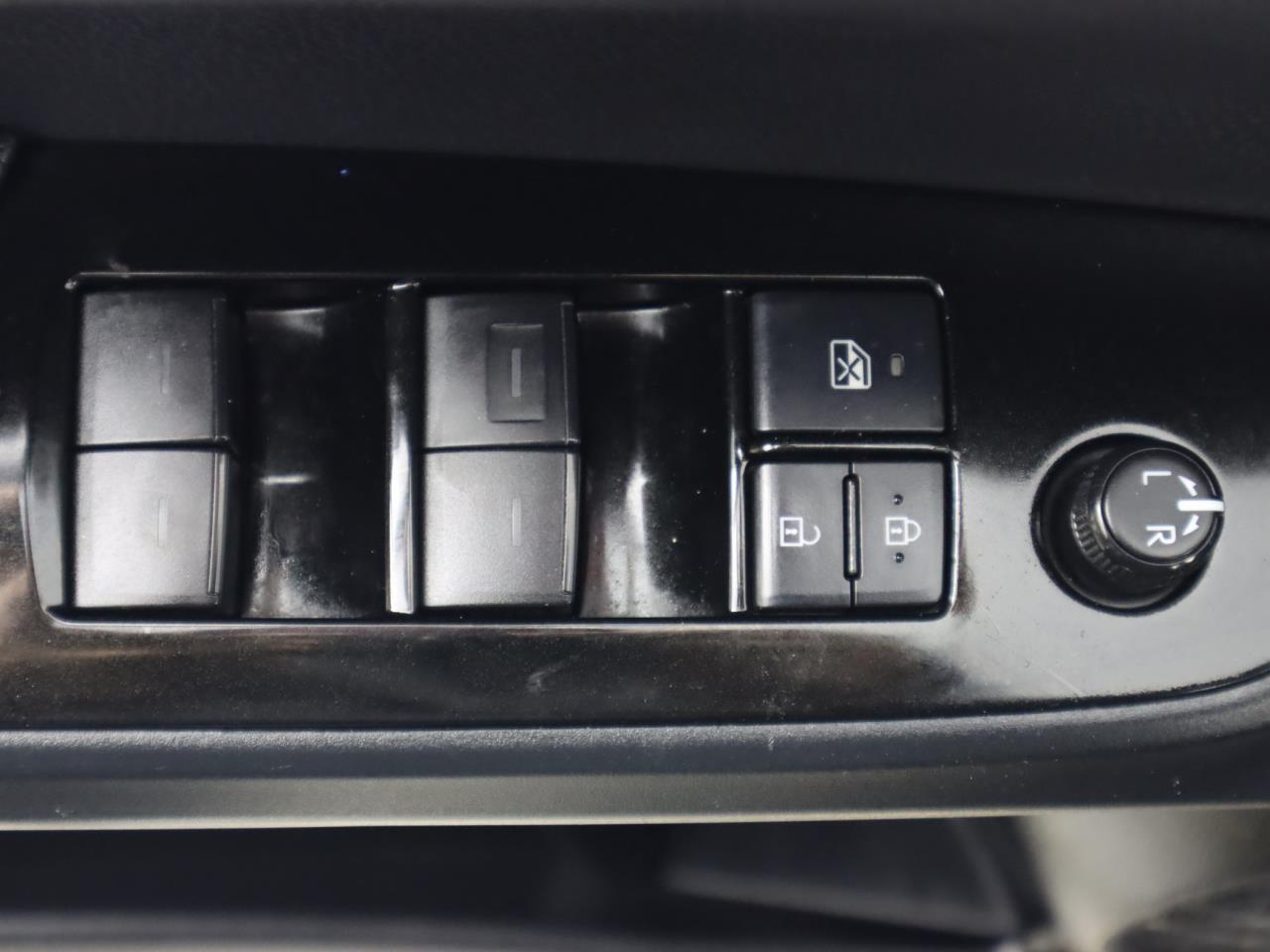 Vehicle image 25 of 41