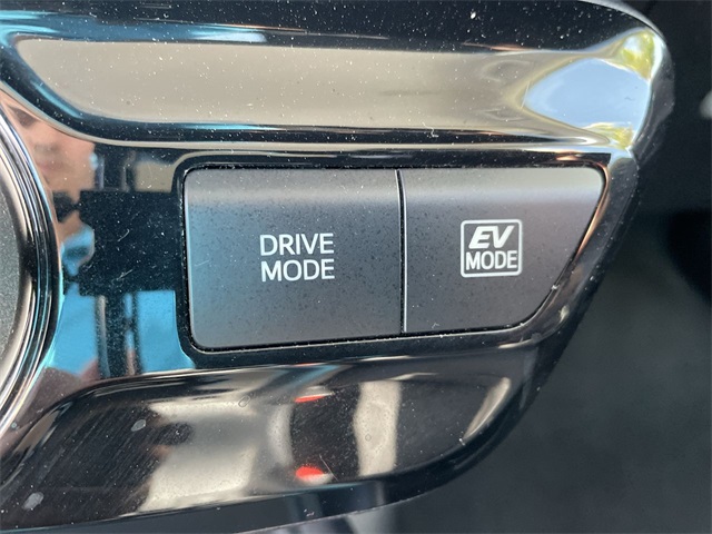 Vehicle image 17 of 33