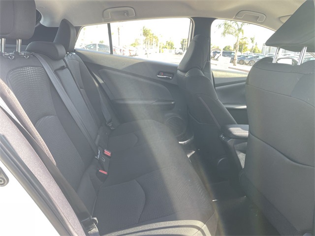 Vehicle image 25 of 33