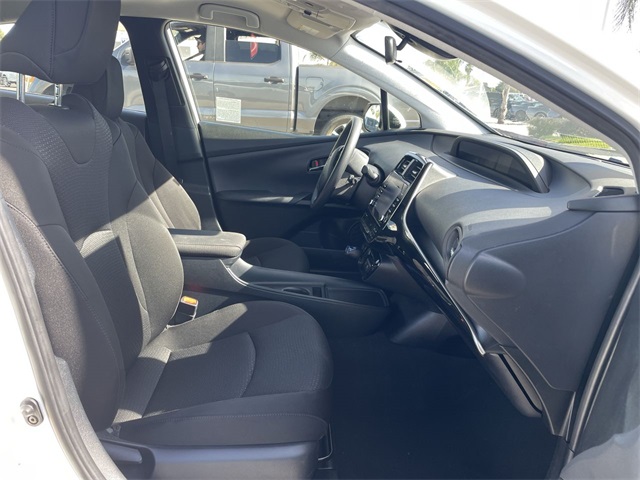 Vehicle image 26 of 33