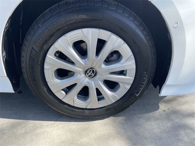 Vehicle image 31 of 33