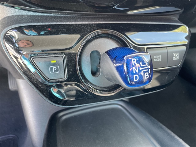 Vehicle image 15 of 33