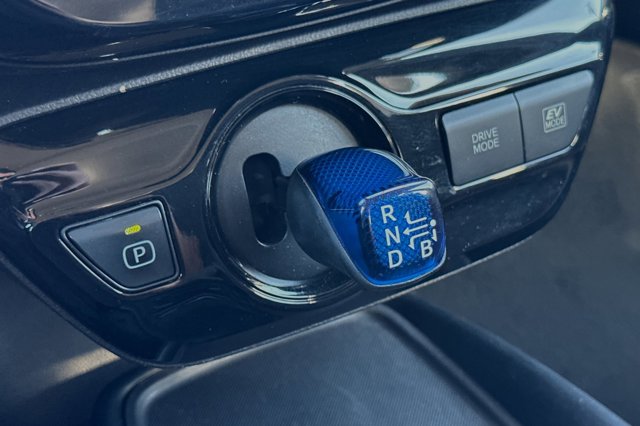 Vehicle image 16 of 27