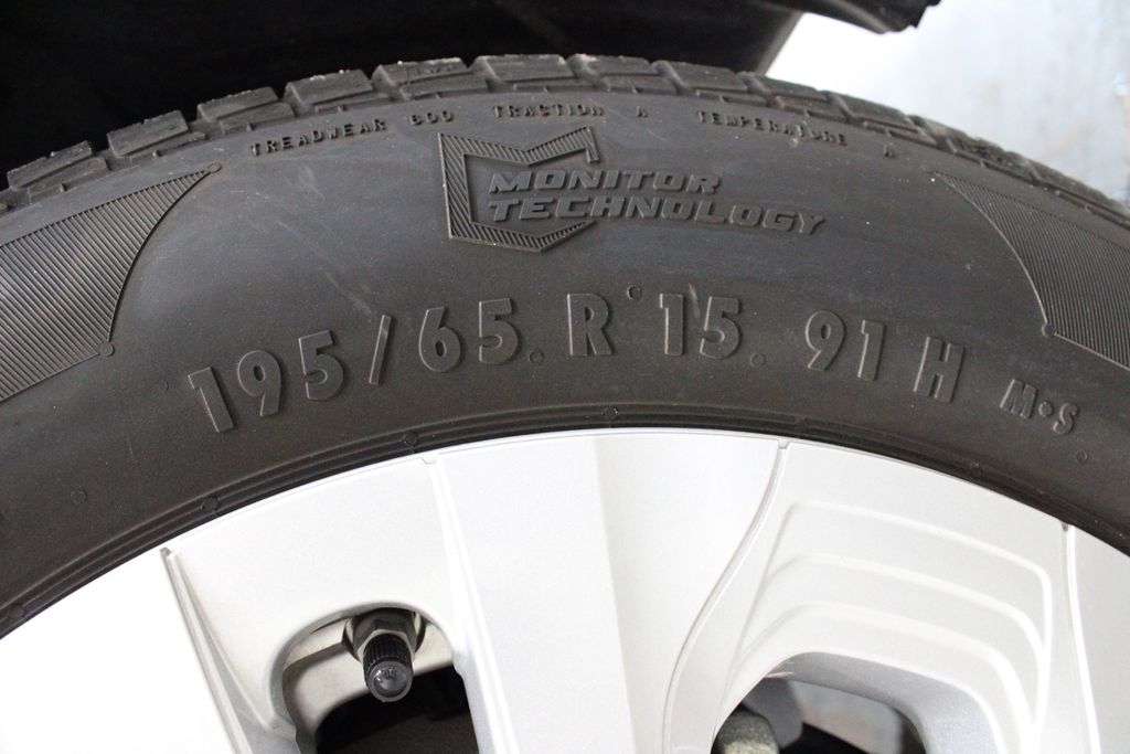 Vehicle image 7 of 41