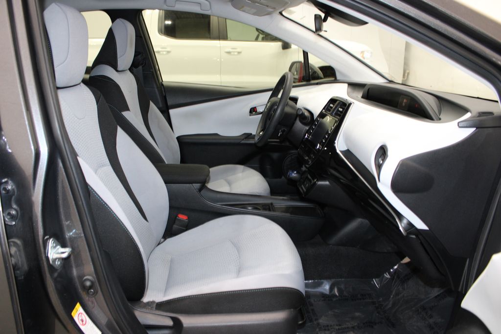 Vehicle image 9 of 41
