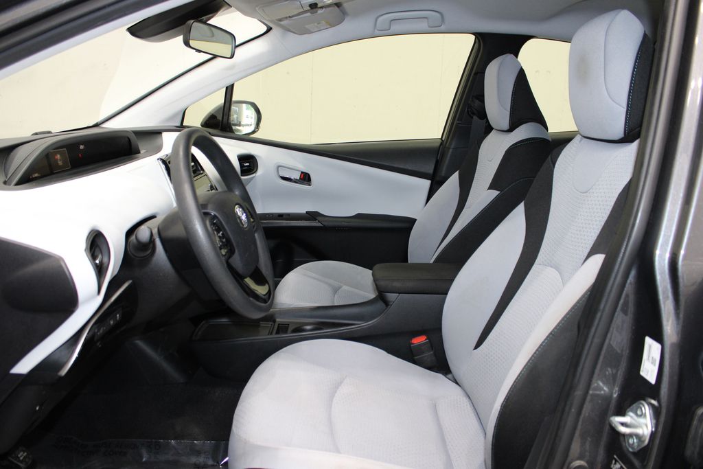 Vehicle image 28 of 41