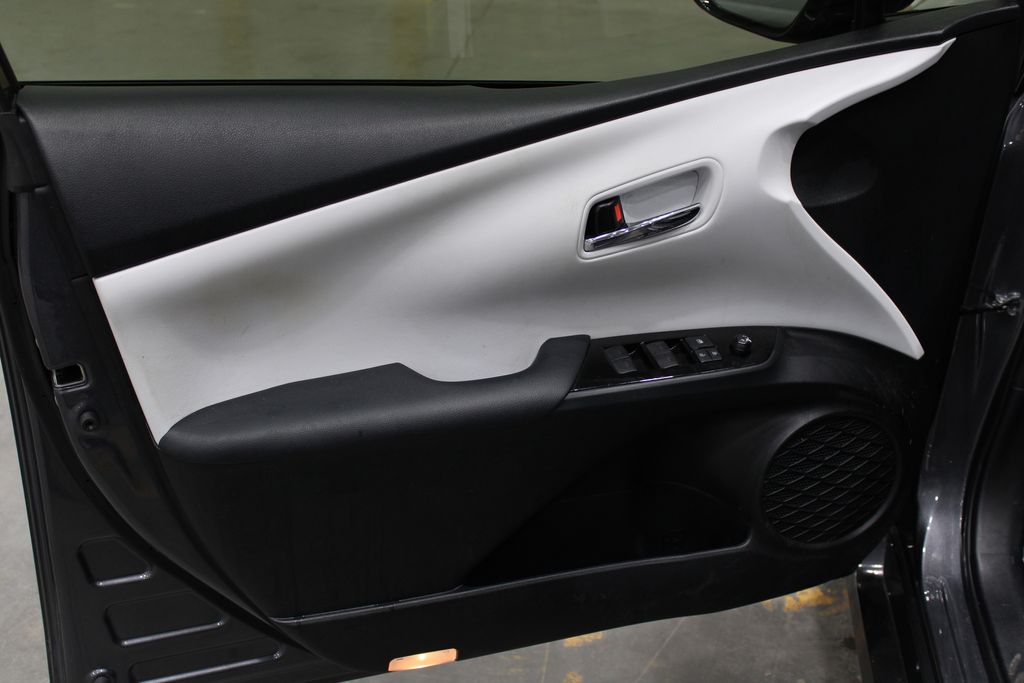 Vehicle image 24 of 41