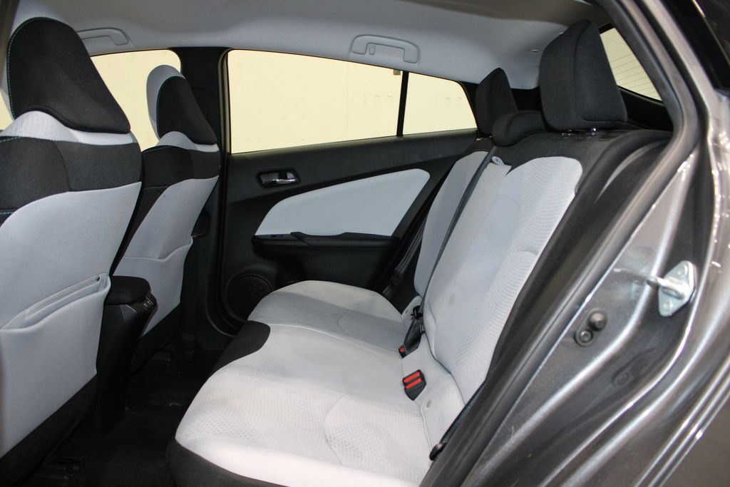 Vehicle image 10 of 41