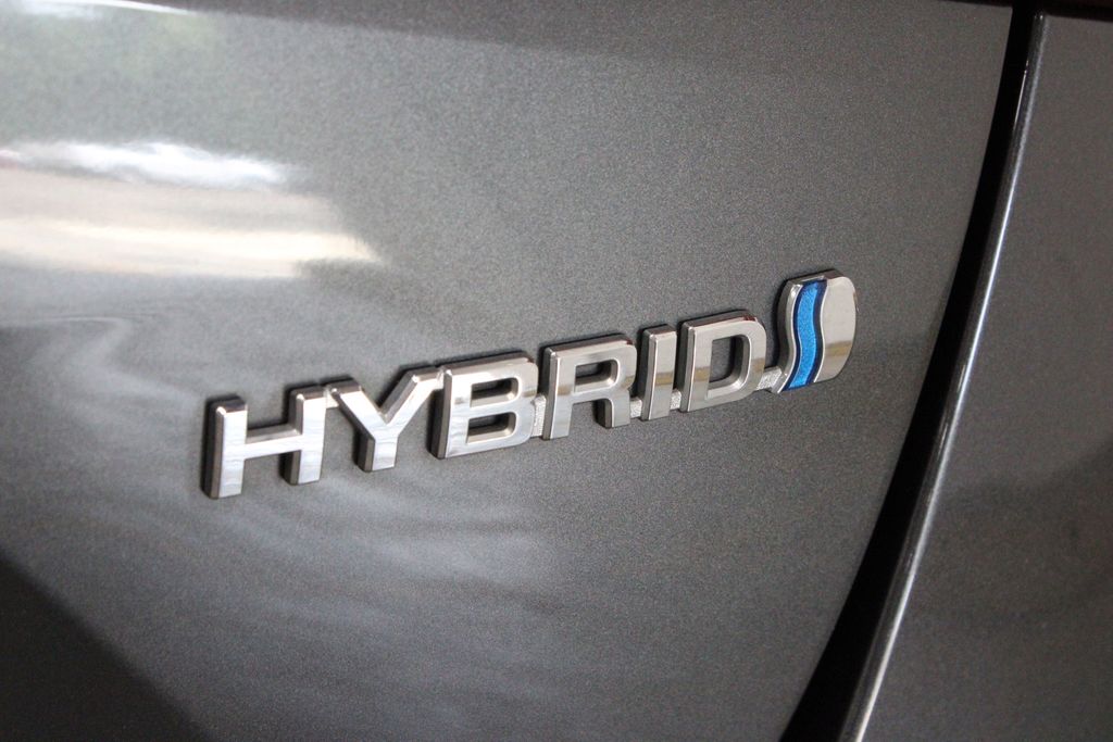 Vehicle image 35 of 41