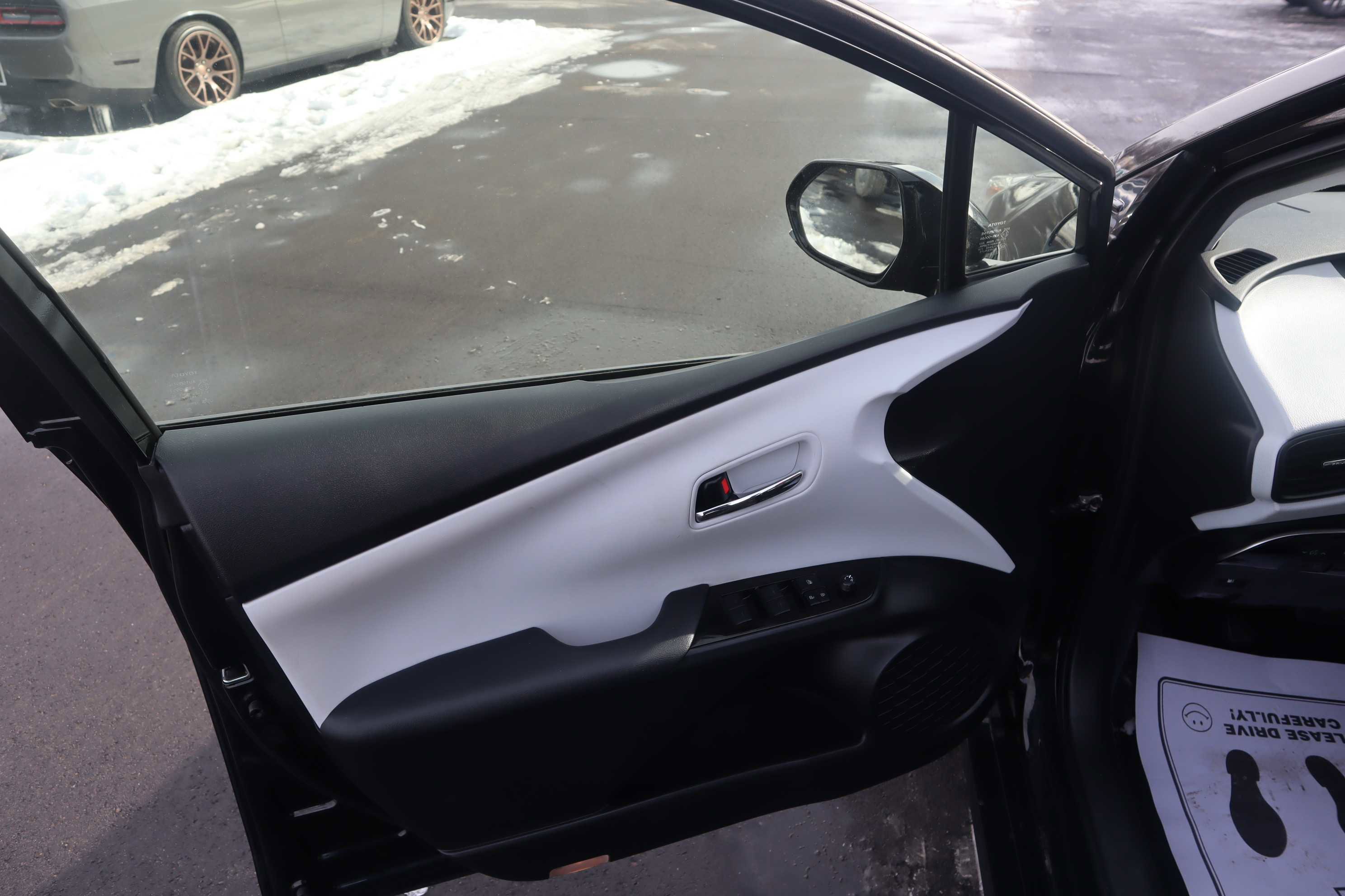 Vehicle image 6 of 17