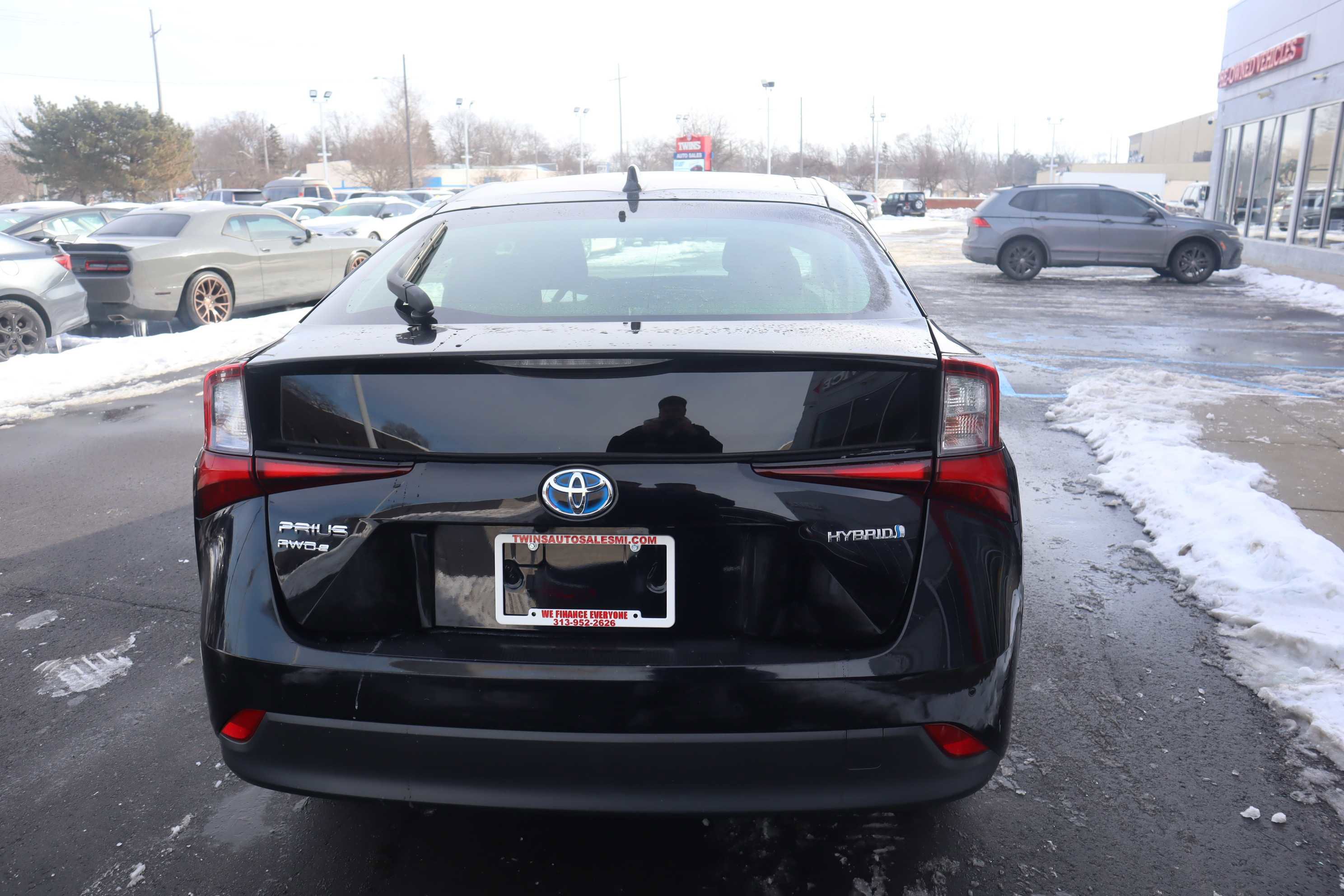 Vehicle image 10 of 17