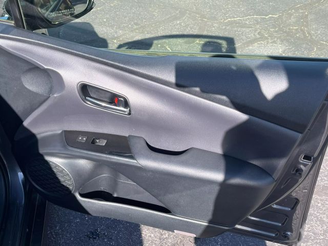Vehicle image 26 of 28
