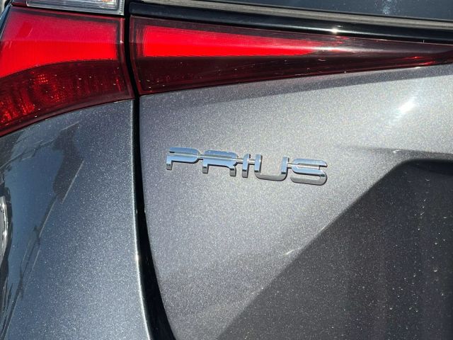 Vehicle image 21 of 28