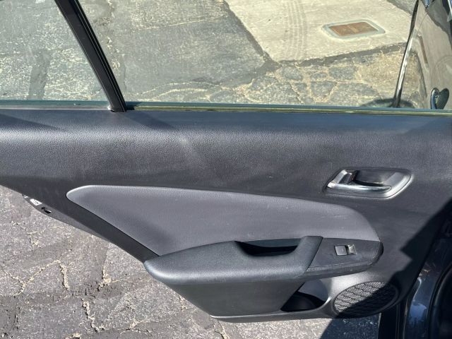 Vehicle image 25 of 28